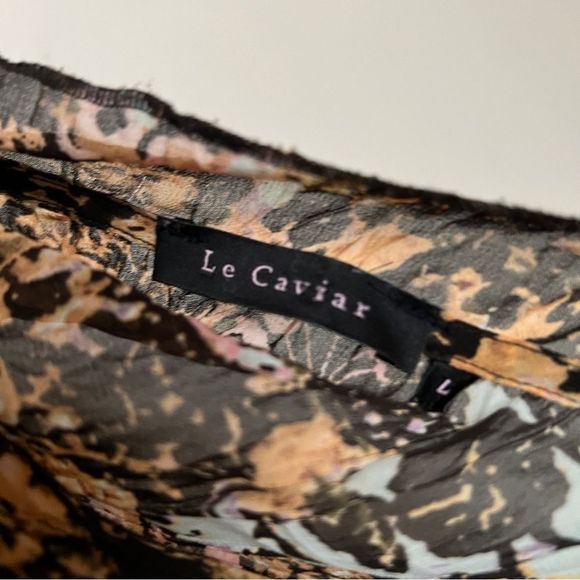 Le Caviar Printed Ruffle Button Up Blouse Size Large - Picture 5 of 7